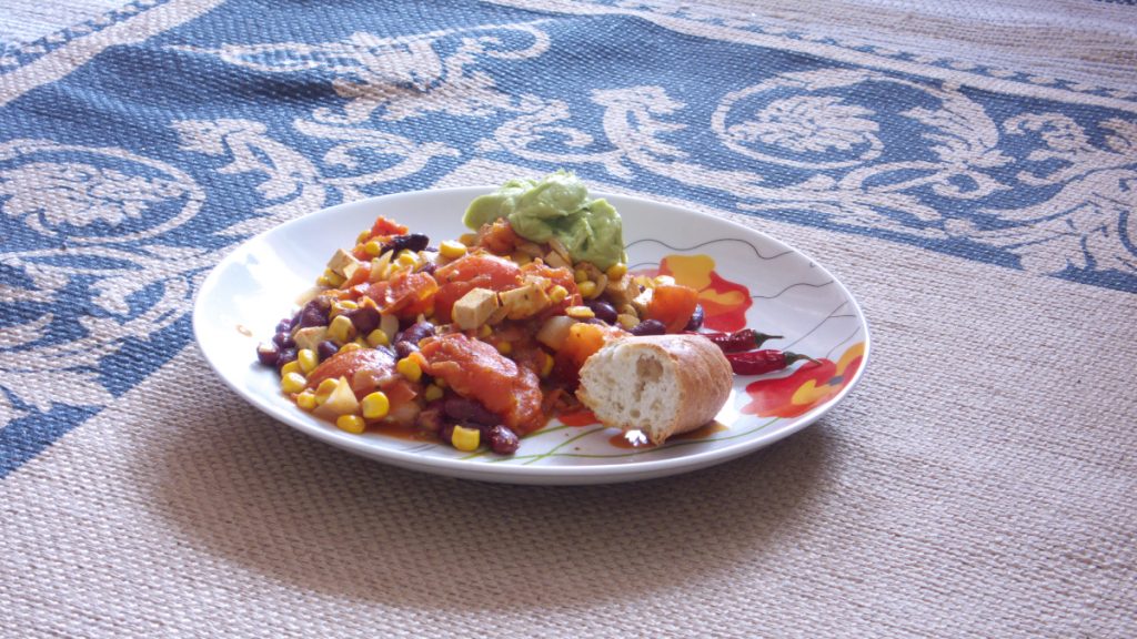 Chili con Tofu und Guacamole
