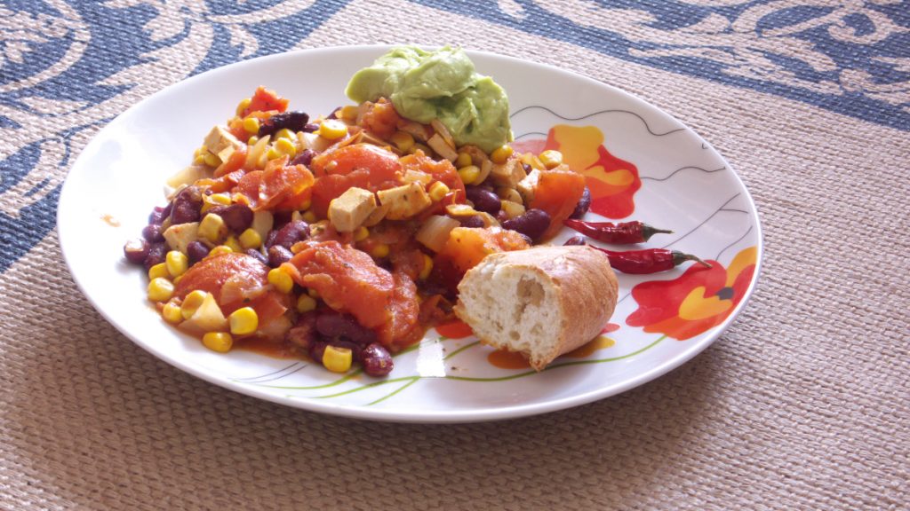 Chili con Tofu und Guacamole