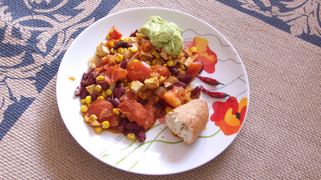 Chili con Tofu und Guacamole