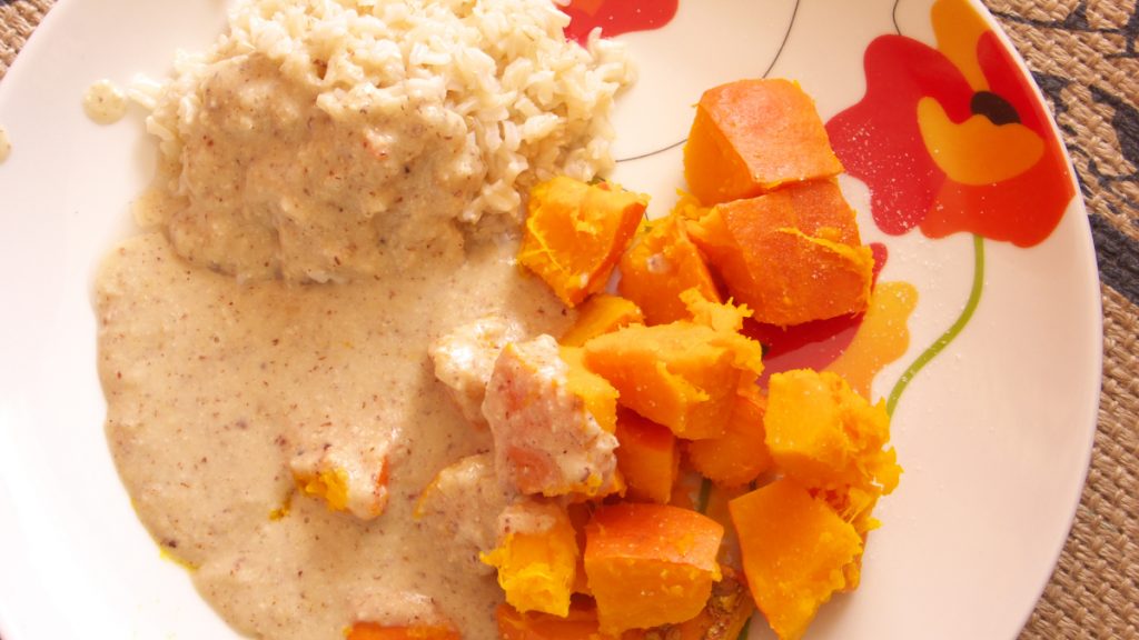 Hokkaido Kürbis mit Wildreis und Haselnusssauce