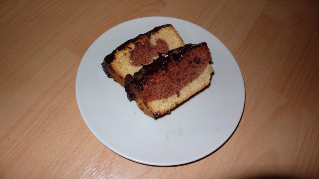 Marmorkuchen mit Schokoguss