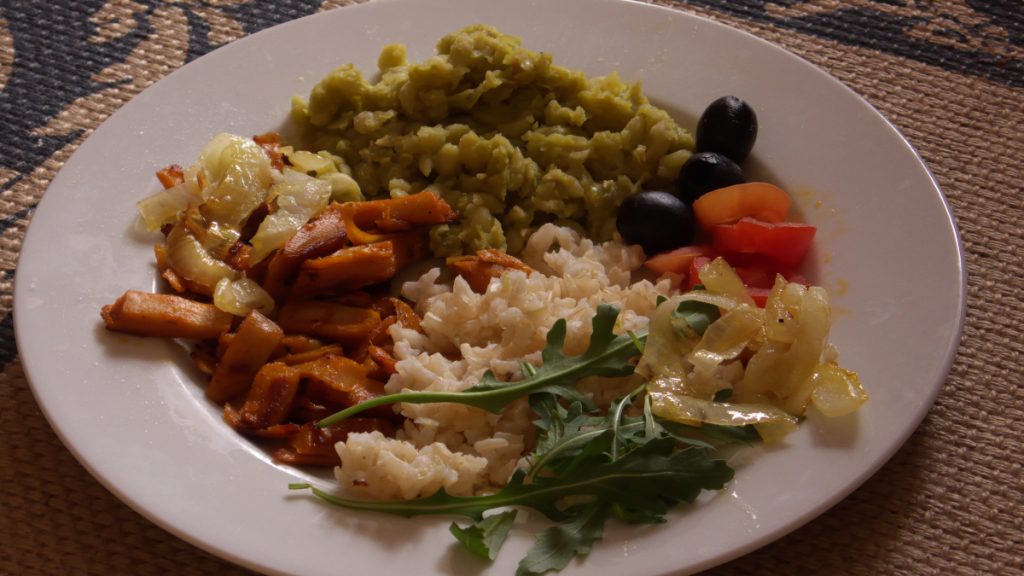 Soja Gyros mit Reis und Erbsen