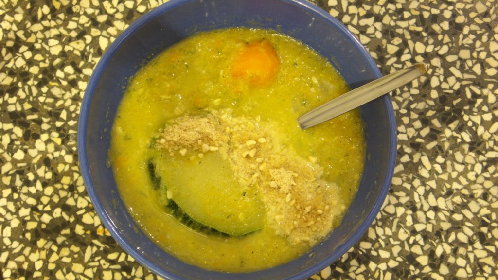 Zuccini Suppe mit A.Hildmann Topping